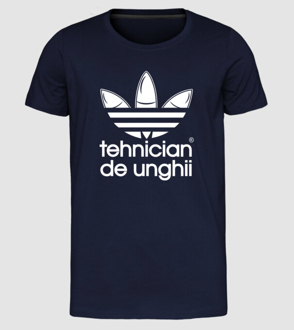 tehnician de unghii model albastru închis pe tricou
