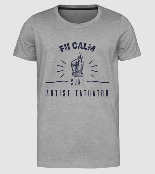 Fii calm, sunt artist tatuator model gri pe tricou