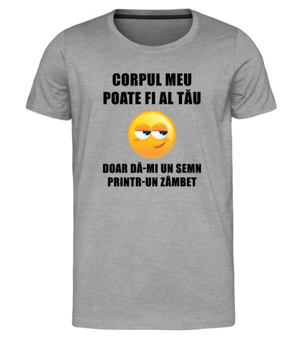  model  pe tricou