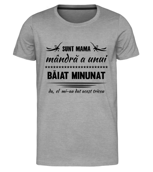  model  pe tricou