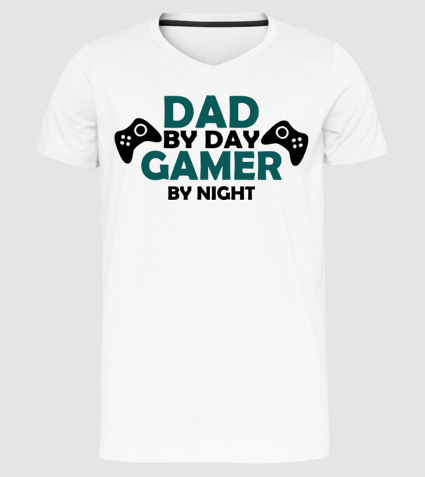 Dad by day gamer by night model alb pe tricou
