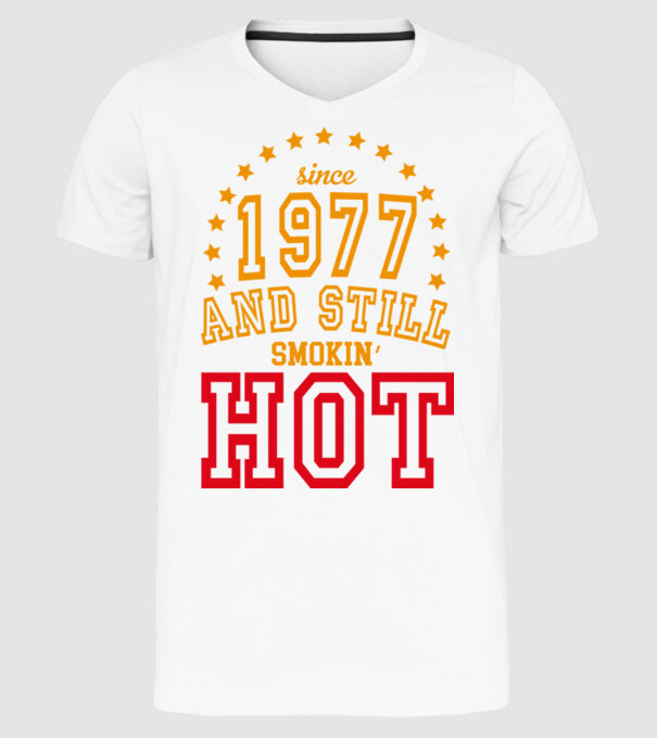 'Since and still smokin'' hot - 1977' model alb pe tricou