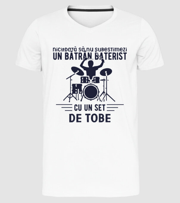niciodată să nu subestimezi un bătrân baterist cu un set de tobe model alb pe tricou