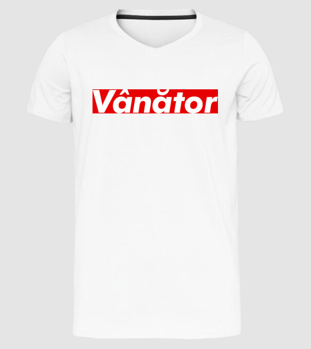 vânător model alb pe tricou