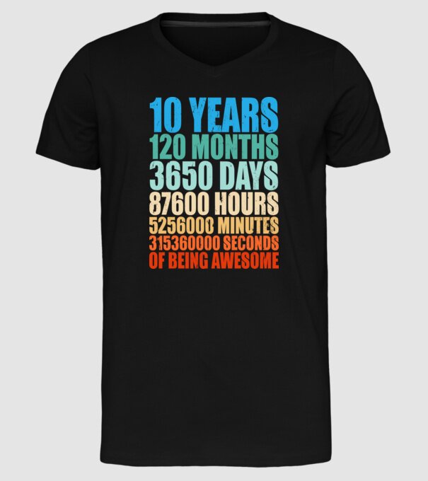 10 years of being awesome model negru pe tricou