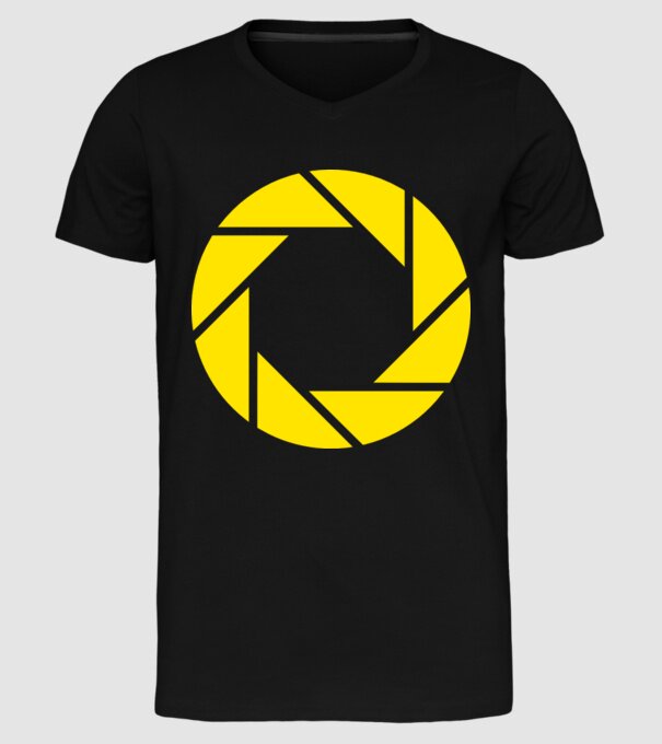 Blende model negru pe tricou