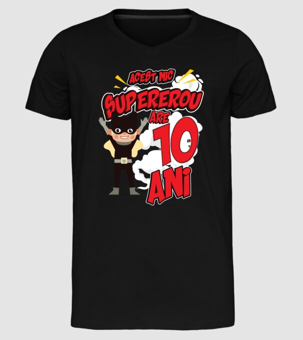 Acest mic supererou are 10 ani model negru pe tricou
