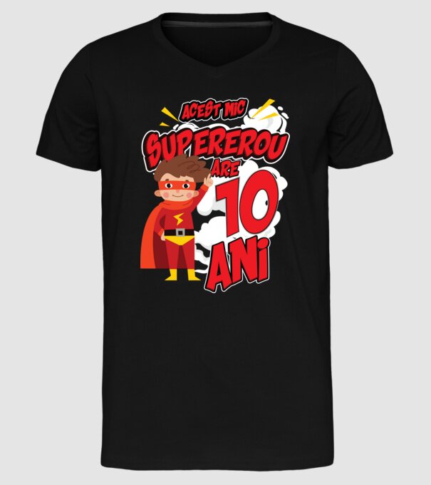 Acest mic supererou are 10 ani model negru pe tricou