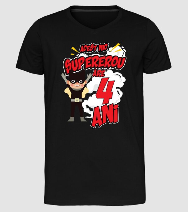 Acest mic supererou are 4 ani model negru pe tricou