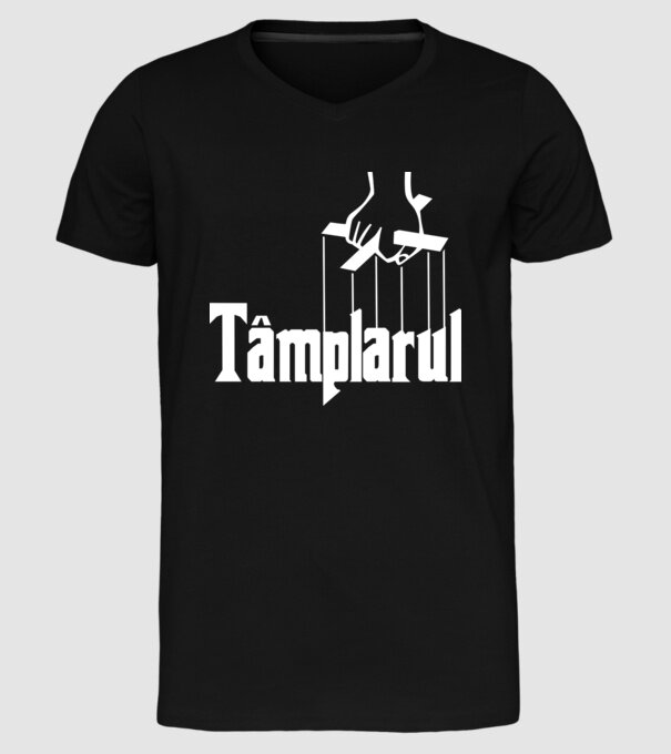 Tâmplarul model negru pe tricou