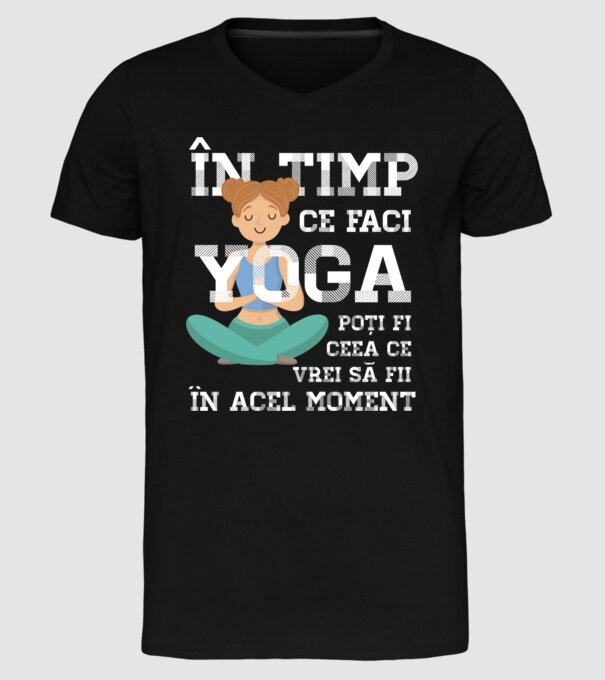 în timp ce faci yoga poți fi ceea ce vrei să fii - în acel moment model negru pe tricou
