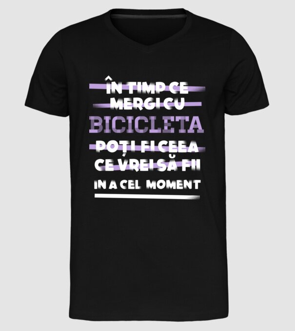în timp ce mergi cu bicicleta poți fi ceea ce vrei să fii - în acel moment model negru pe tricou