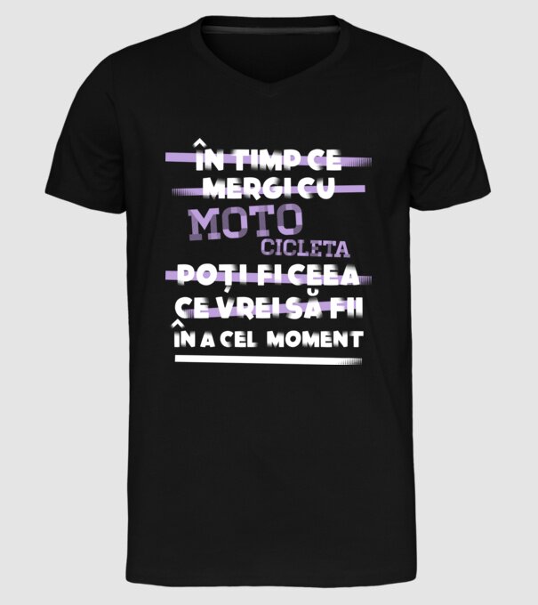 în timp ce mergi cu motocicleta poți fi ceea ce vrei să fii - în acel moment model negru pe tricou