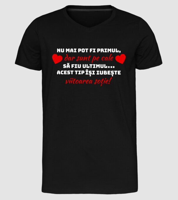 Nu mai pot fi primul dar sunt pe cale să fiu ultimul.. Acest tip își iubește viitoarea soție model negru pe tricou