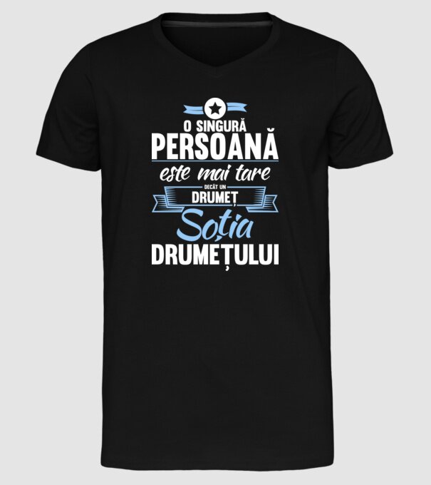numai o persoană este mai tare decât un amator de drumeții, soția amatorului de drumeții model negru pe tricou