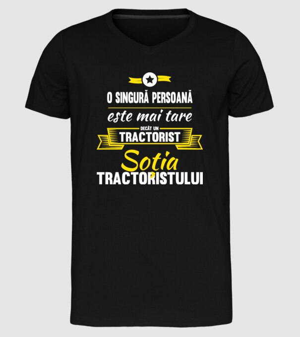 O singură persoană este mai tare decât un tractorist, soția tractoristului model negru pe tricou
