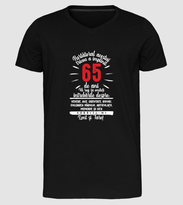 Purtătorul acestui tricou a împlinit: 65 de ani model negru pe tricou