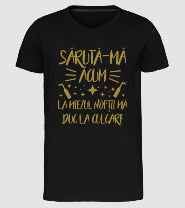 sărută-mă acum, la miezul nopții mă duc la culcare model negru pe tricou