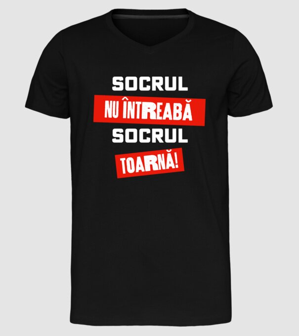 Socrul nu întreabă, socrul toarnă! model negru pe tricou