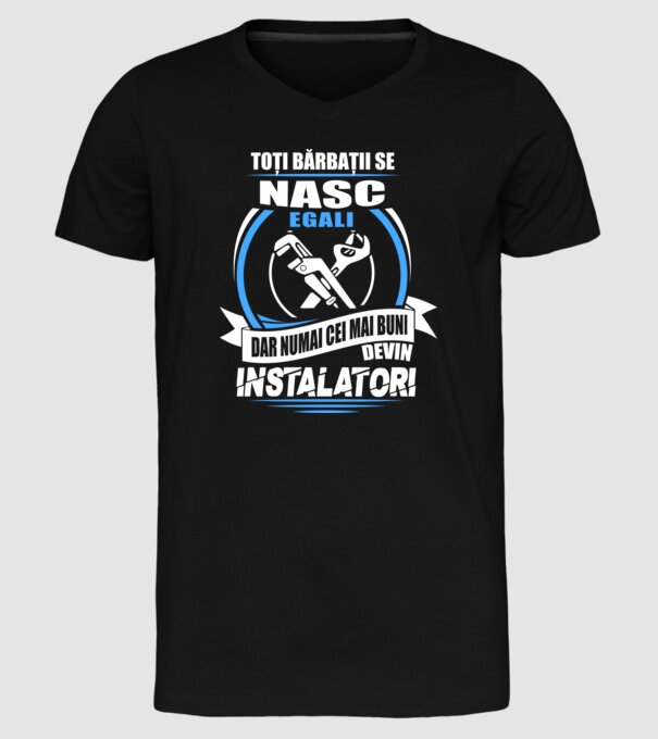 Toți bărbații se nasc egali instalatori model negru pe tricou
