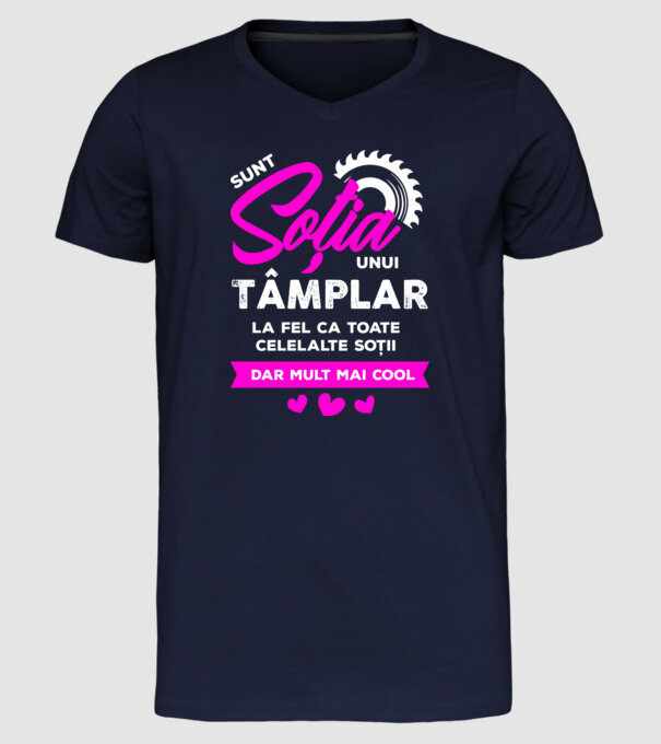 sunt soția unui tâmplar, la fel ca toate celelalte soții, dar mult mai cool model albastru închis pe tricou