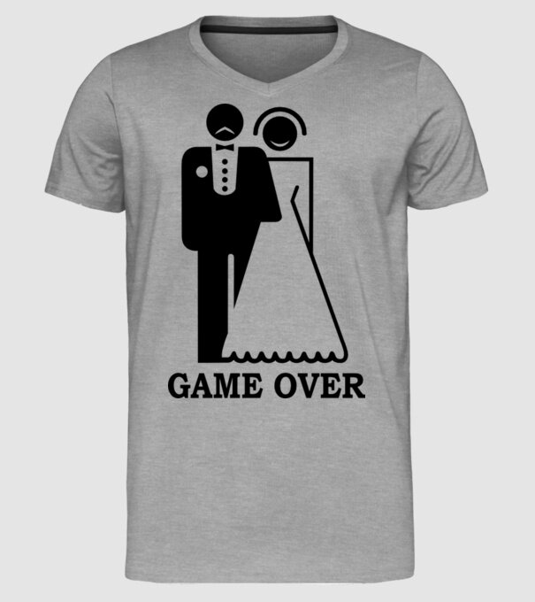 Game over model gri pe tricou