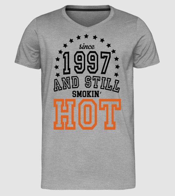 'Since and still smokin'' hot - 1997' model gri pe tricou