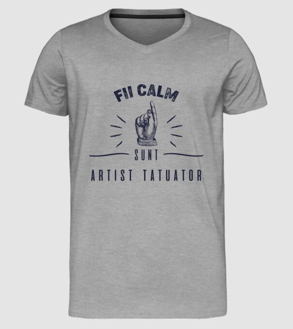 Fii calm, sunt artist tatuator model gri pe tricou
