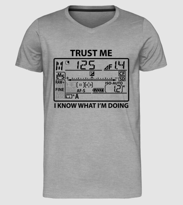 Trust me i'm a photographer model gri pe tricou