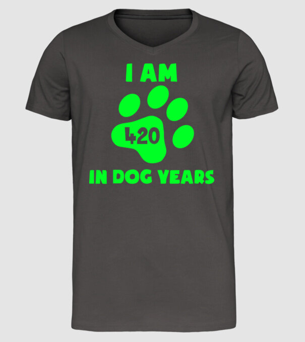 Dog Year - 420 model gri închis pe tricou