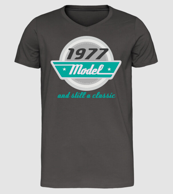 Model and still a classic - 1977 model gri închis pe tricou