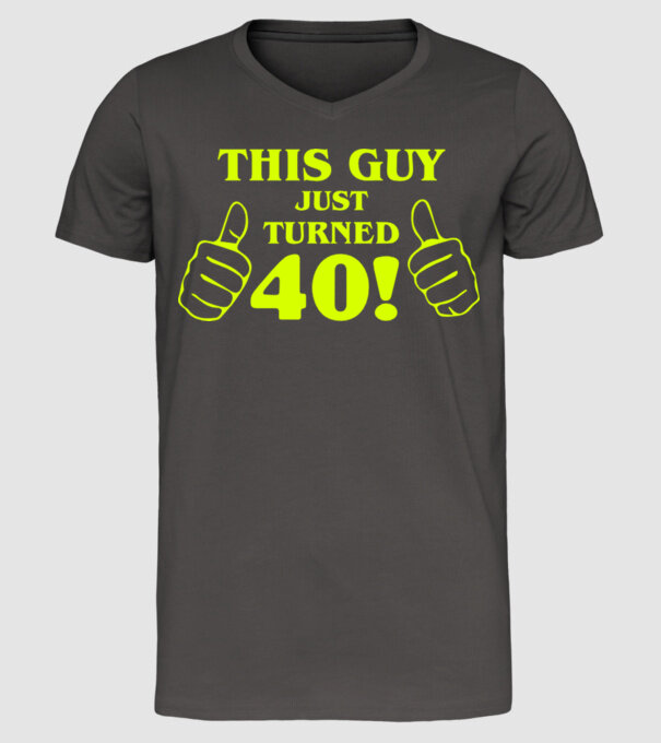 This guy just turned - 40 model gri închis pe tricou