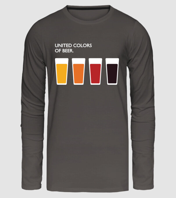 United Colors model gri închis pe tricou