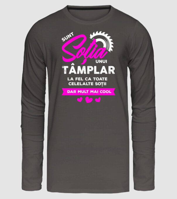 sunt soția unui tâmplar, la fel ca toate celelalte soții, dar mult mai cool model gri închis pe tricou
