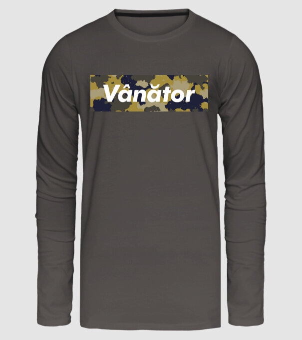 vânător model gri închis pe tricou