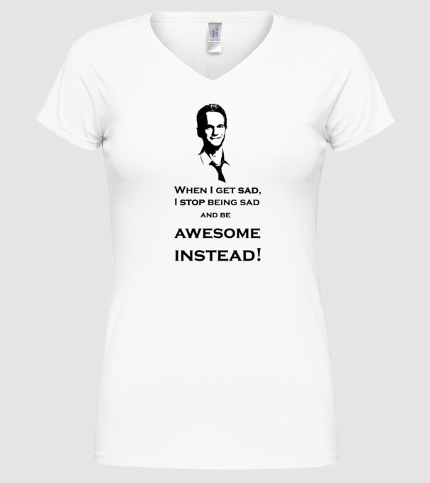 model alb pe tricou