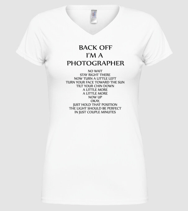 'Back off I''m a photographer' model alb pe tricou