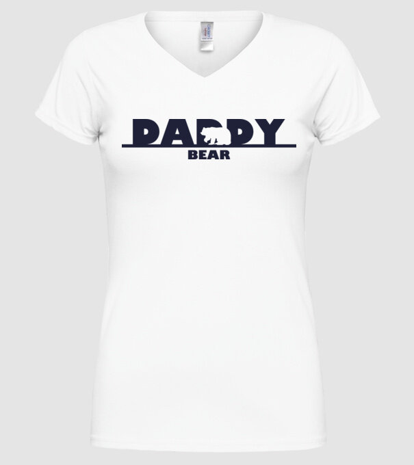 model alb pe tricou