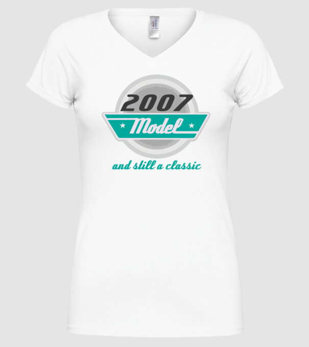 Model and still a classic - 2007 model alb pe tricou