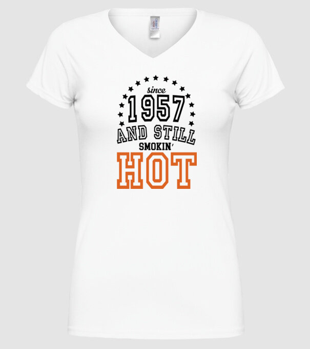 'Since and still smokin'' hot - 1957' model alb pe tricou