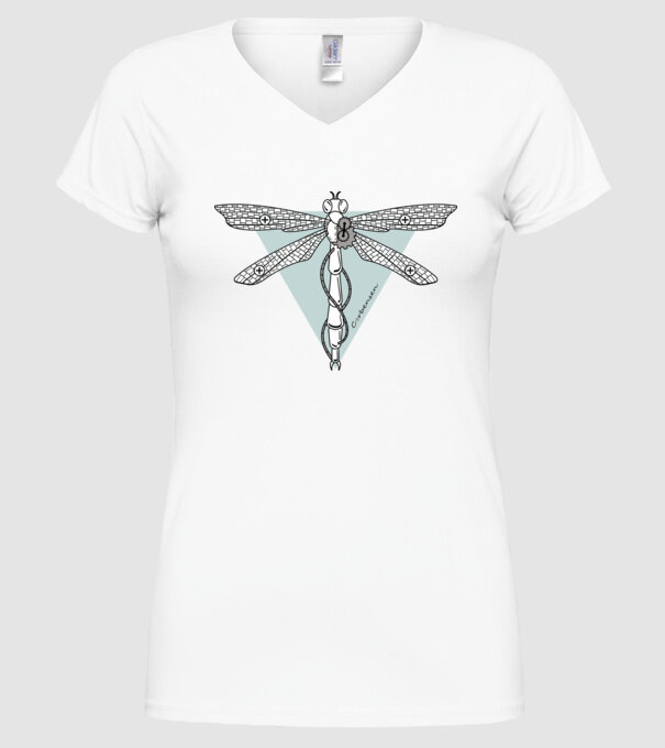 Libelulă model alb pe tricou