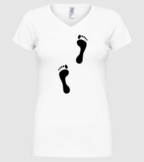 tălpi model alb pe tricou