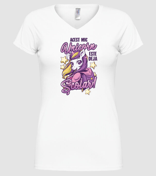 Acest mic unicorn este deja școlar model alb pe tricou