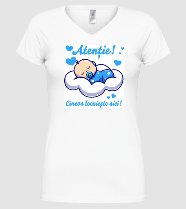 Atenție! Cineva locuiește aici! model alb pe tricou