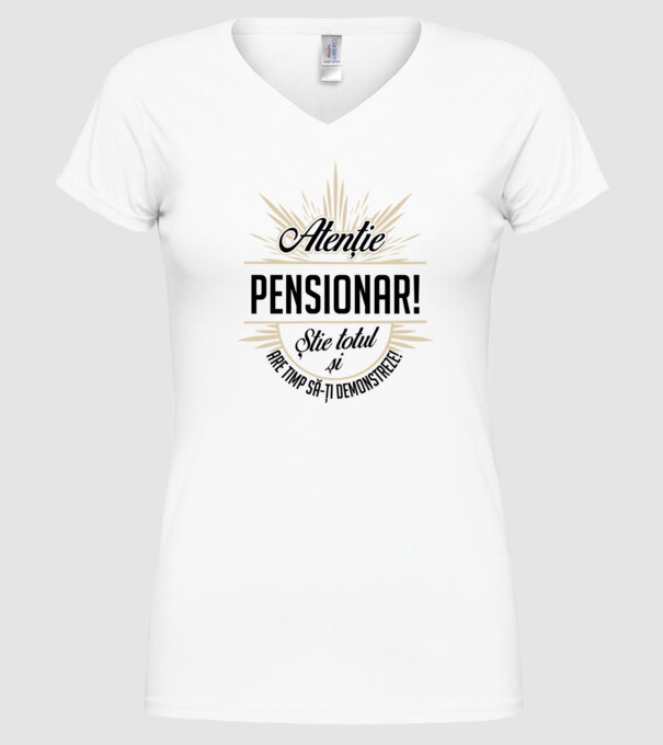 Atenție pensionar! Știe totul și are timp să-ți demonstreze! model alb pe tricou
