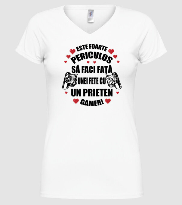 este foarte periculos să faci față unei fete cu un prieten gamer! model alb pe tricou