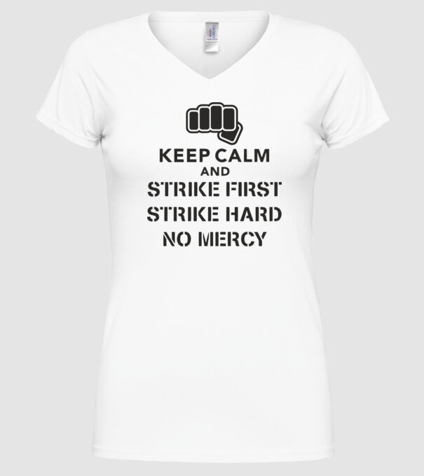 Keep calm and strike first cobra kai model alb pe tricou