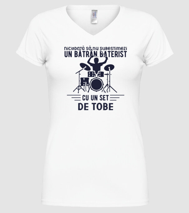 niciodată să nu subestimezi un bătrân baterist cu un set de tobe model alb pe tricou