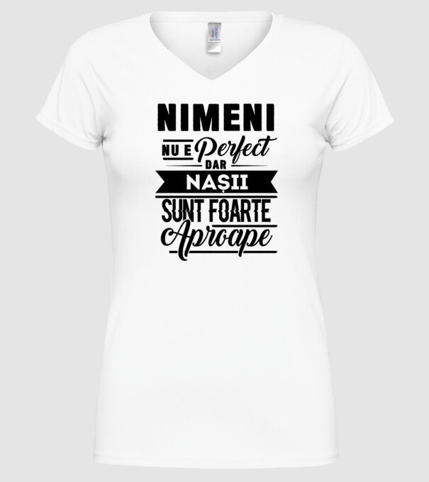 Nimeni nu e perfect, dar nașii sunt foarte aproape model alb pe tricou