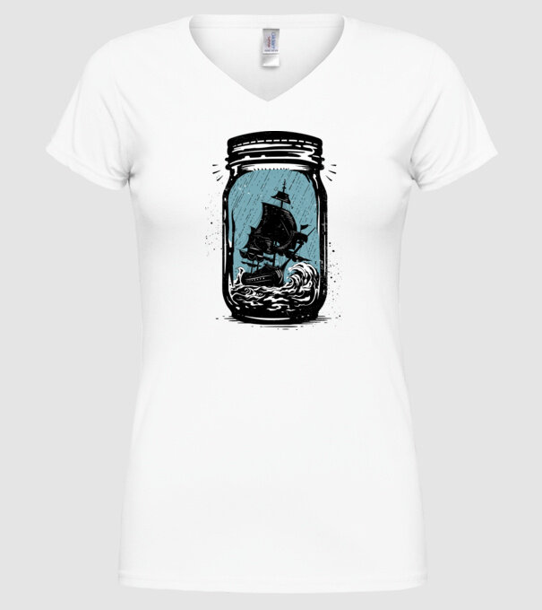 Trapped model alb pe tricou